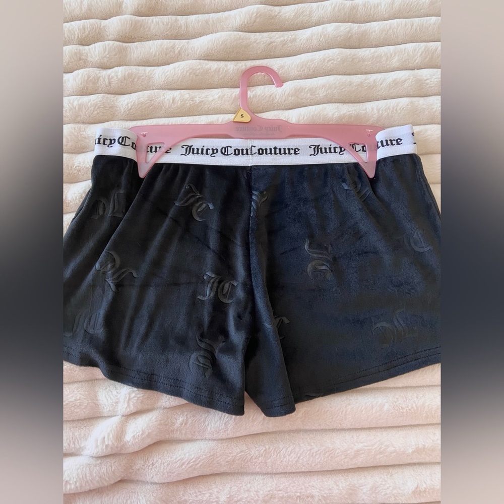juicy couture black velour shorts 🖤